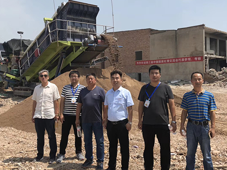 移動式（shì）建築垃圾破碎機：建築（zhù）垃圾處理（lǐ）的革新力量